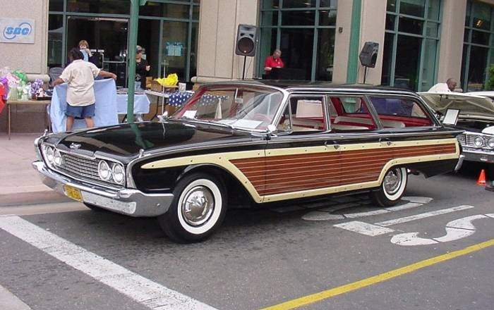 1960-ford-country-squire