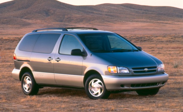 1998 Toyota Sienna XLE Front 3/4, Image: Toyota